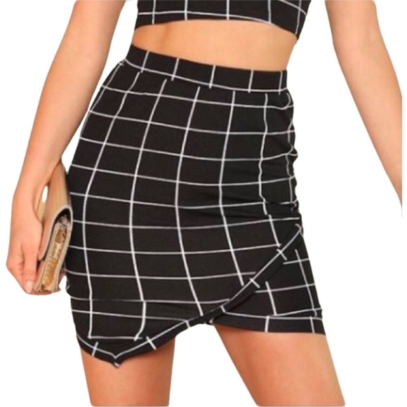 SHEIN Black Plaid Grid Wrap High Waist Skirt/Short - Picture 1 of 11